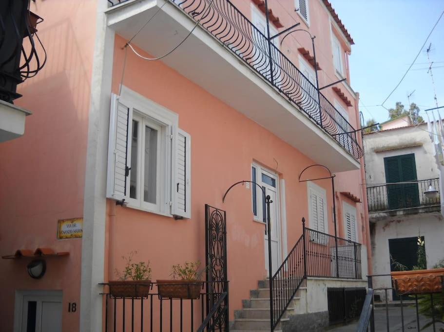 فيلا La Casa Rosa Di Giulia ايسكيا المظهر الخارجي الصورة